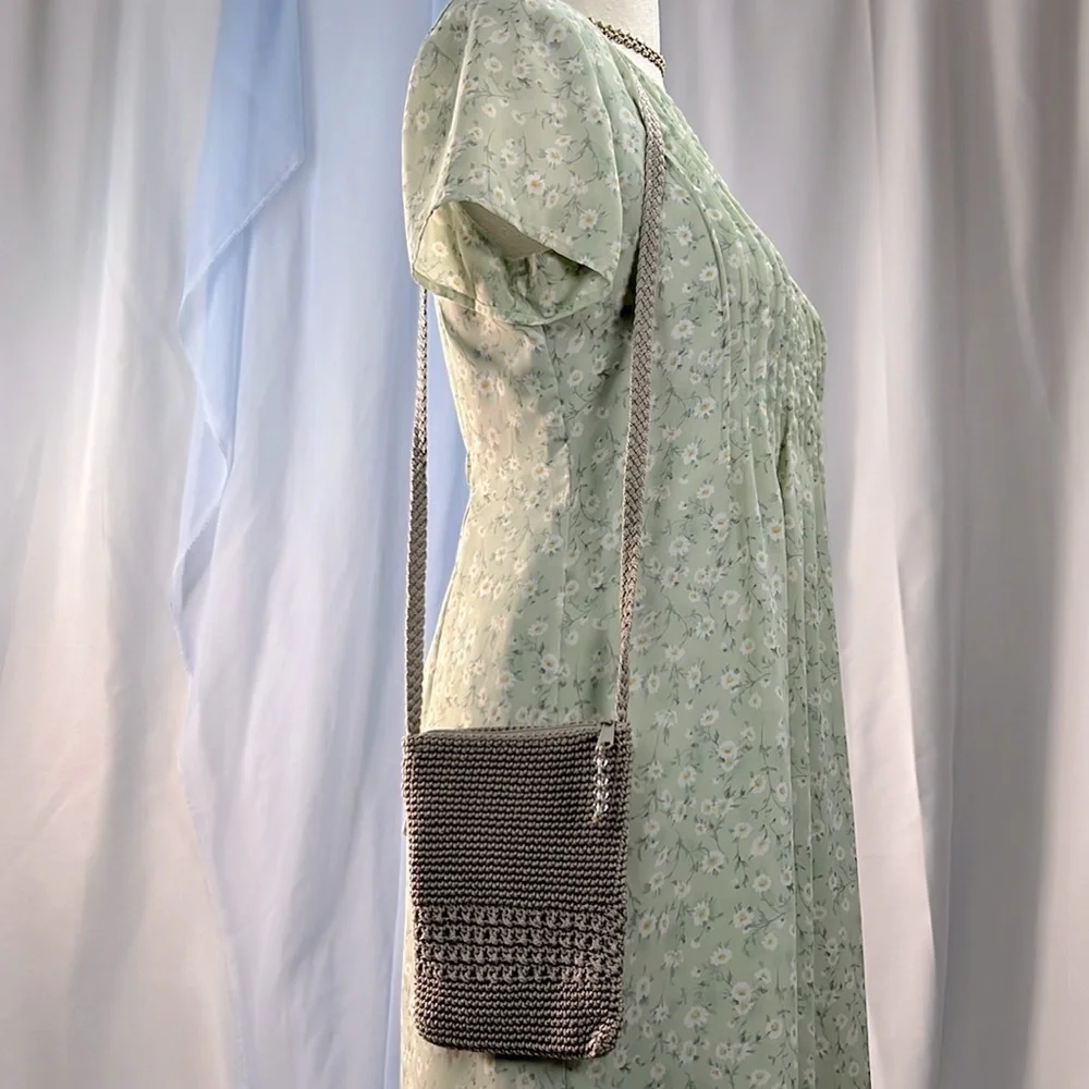 Chateau crochet crossbody purse taupe with green lining zip closure - Picture 2 of 8